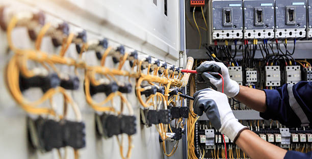 Professional Electrician technician working in Britt, IA